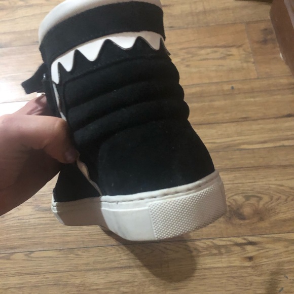 designer like new seude high tops in new condition - Picture 6 of 7